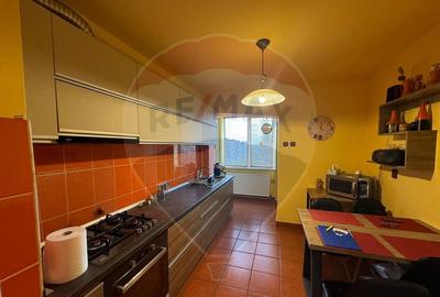 Apartament cu 3 camere de inchiriat in zona centrala - 3
