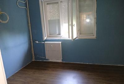 Apartament cu 3 camere semidecomandat, mobilat în Drumul Taberei