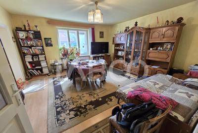 Casă cu 6 camere cu Canalizare în Sub Arini - 3