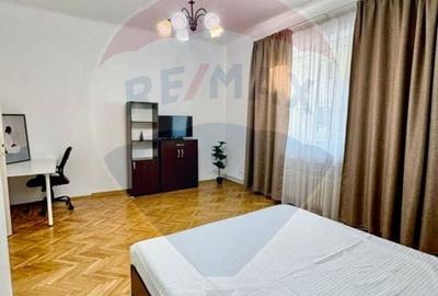 Apartament cu 3 camere semidecomandat, mobilat în Central - 2