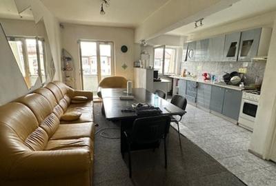 Apartament cu 4 camere decomandat în Central