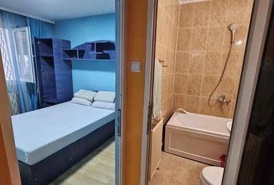 Apartament cu 3 camere semidecomandat în Central - 1