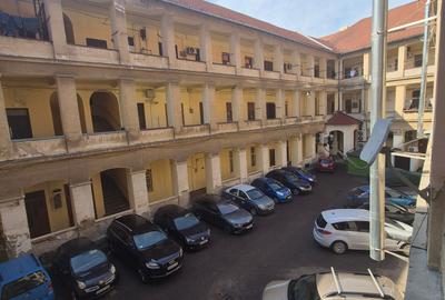 Apartament cu 3 camere semidecomandat în Central - 11