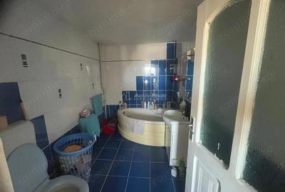 Casă cu 7 camere cu Teren 280 Mp în Periferie