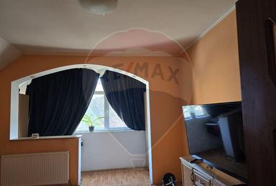 Apartament cu 4 camere de vanzare in zona Central - 1