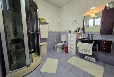 Casă cu 5 camere cu Canalizare în CET - 11