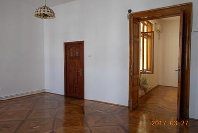 Casă cu 7 camere cu Canalizare în Cișmigiu - 6