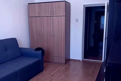 Garsonieră decomandată, mobilată în Țiglina 1