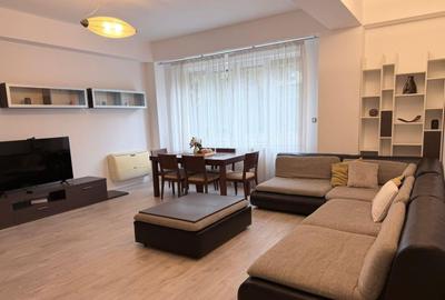 Apartament cu 3 camere semidecomandat în Pipera