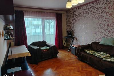 Apartament cu 4 camere decomandat în Traian - 8