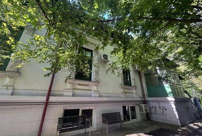 Casă cu 12 camere cu Teren 877 Mp în Snagov - 2