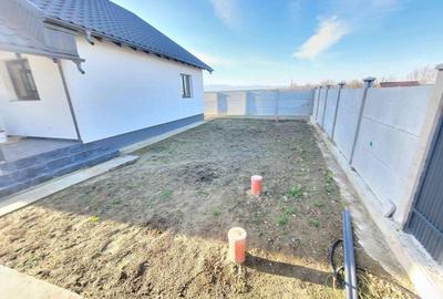 Casă cu 3 camere cu Teren 400 Mp în Letea Veche - 11