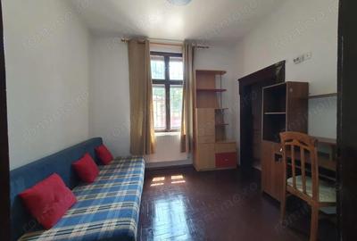 Casă cu 3 camere în Central