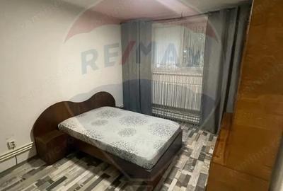 Apartament cu 3 camere de vanzare in zona Rovine