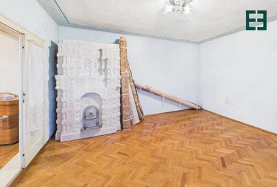 Casă cu 10 camere cu Teren 1437 Mp în Nord - 1