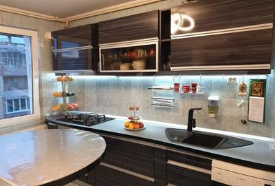 De vanzare apartament 4 camere (cartier Tractorul) - 2