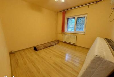Apartament cu 3 camere decomandat, mobilat în 13 Septembrie - 9
