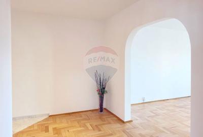 Apartament cu 4 camere decomandat în Decebal - 17