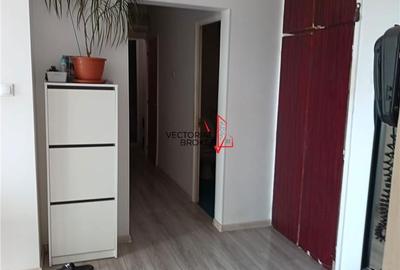 Apartament cu 3 camere decomandat în Tei - 4
