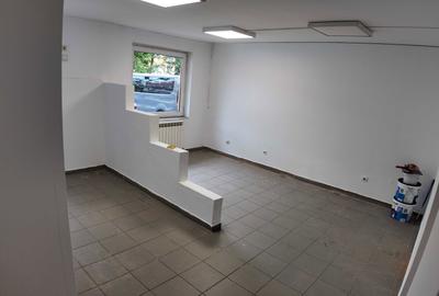 Spațiu comercial, de 100 mp, în Nord - 13