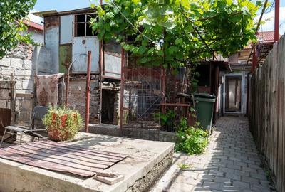 Oferta - casa de vanzare  si teren 241 mp, in zona Andronache - 12
