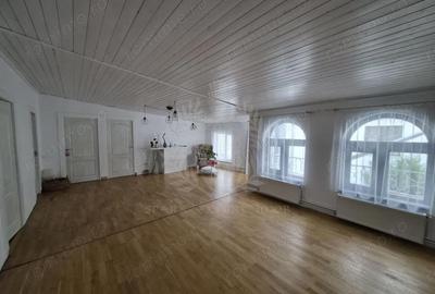 Spațiu comercial, de 150 mp, în Central