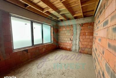 Casă cu 5 camere cu Teren 1750 Mp în Vărăști