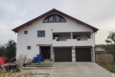 Casă cu 4 camere cu Teren 800 Mp în Colonești - 1
