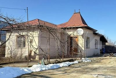 Casă cu 4 camere cu Teren 1200 Mp în Central - 1