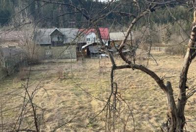 Casă cu 2 camere cu Teren 2064 Mp în Sucevița