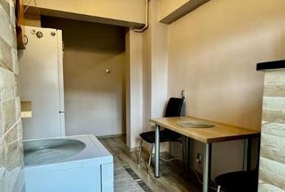 Garsonieră decomandată, mobilată în Central