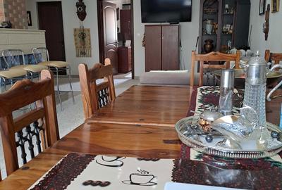 Casă cu 4 camere în Central