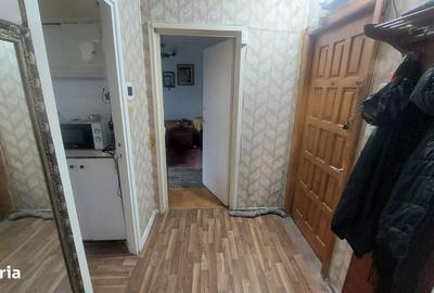 Apartament cu 3 camere semidecomandat în Central - 1