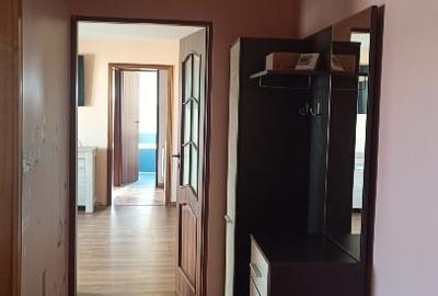 Închiriez apartament cu 2 camere , semidecomandat, mobilat si utilat ,etajul 4 - 1