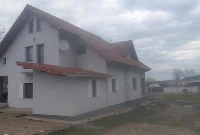 Casă cu 5 camere cu Teren 3000 Mp în Colonești - 3
