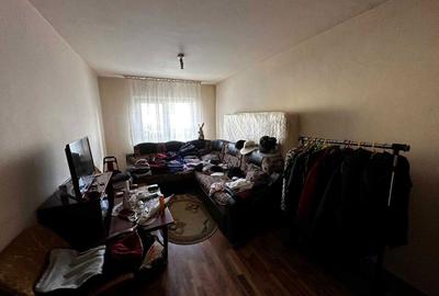 Apartament cu 3 camere decomandat în Tractorul - 4