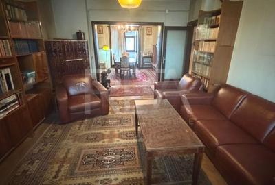 Apartament cu 3 camere decomandat, mobilat în P-ța Victoriei