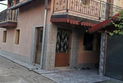 Casă cu 6 camere cu Teren 2118 Mp în Cenad - 3