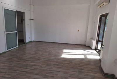 Spațiu comercial, de 140 mp, în Central - 3