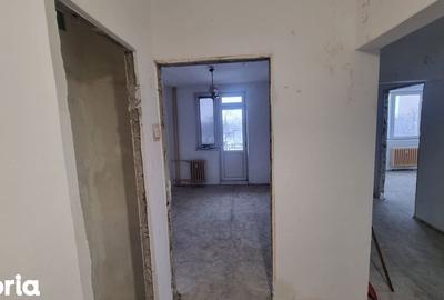 Apartament cu 3 camere decomandat în Decebal - 4
