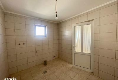 Casă cu 3 camere cu Teren 3500 Mp în Vicovu de Sus - 1