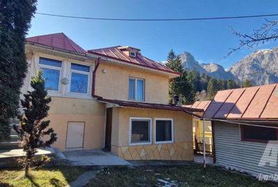 Casă individuală cu 3 camere cu Canalizare în Poiana Țapului - 1