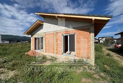 Casă individuală cu 3 camere cu Canalizare în Micești - 1