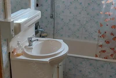 Apartament cu 3 camere semidecomandat în Govândari