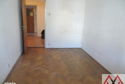 Apartament cu 4 camere semidecomandat în Titan - 14
