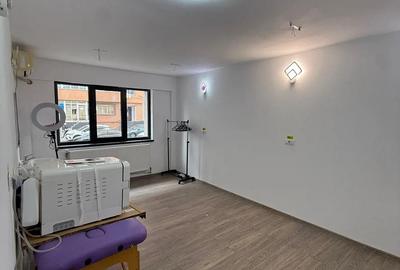 Inchiriez posturi in salon - 4