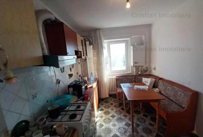 Apartament cu 3 camere decomandat în Viziru 3 - 5