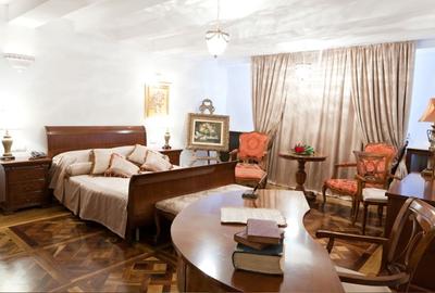 Hotel/Pensiune, de 30 mp, în P-ța Universității - 4