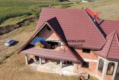 Casa + teren de vanzare - Zona Garcina