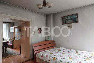 Apartament spatios la casa 82 mp 2 camere strada Livezii Cisnadie - 6